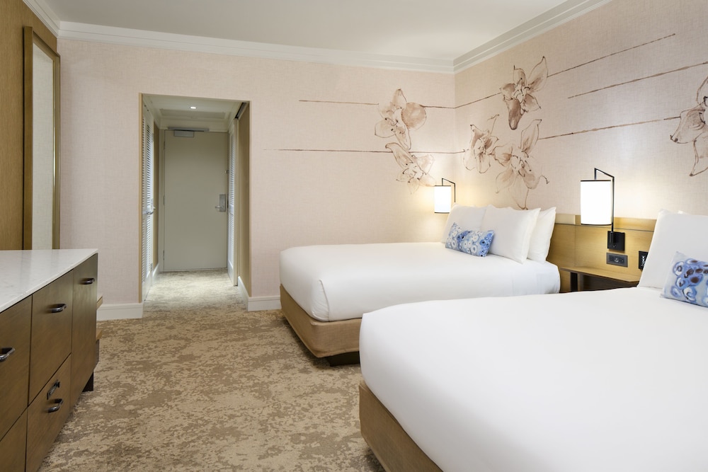 Harbor, 2 Queen Beds, Ocean Front, Accessible، Prince Waikiki 2/3