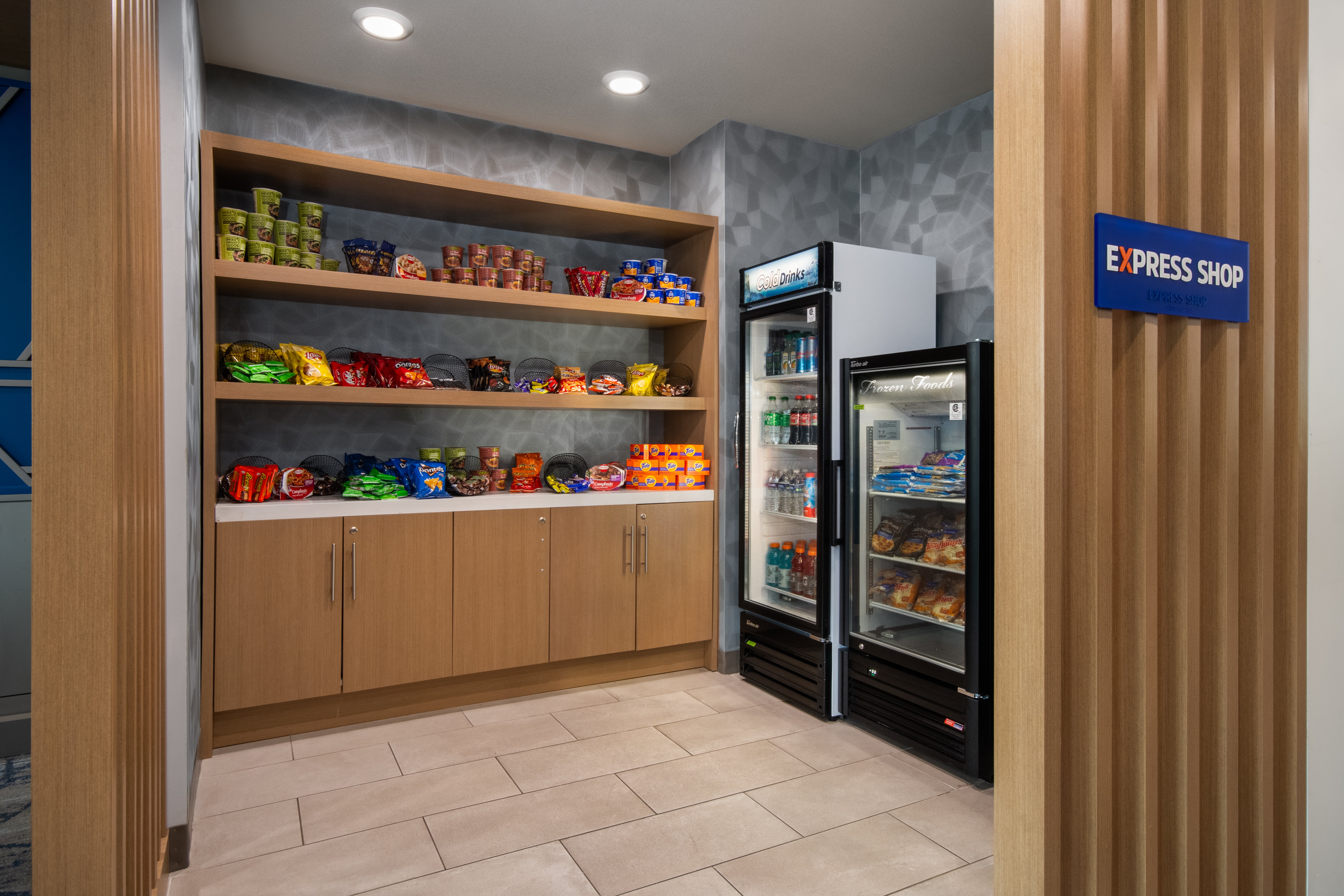 Holiday Inn Express & Suites Muskegon - Grand Haven, an IHG Hotel 10/32