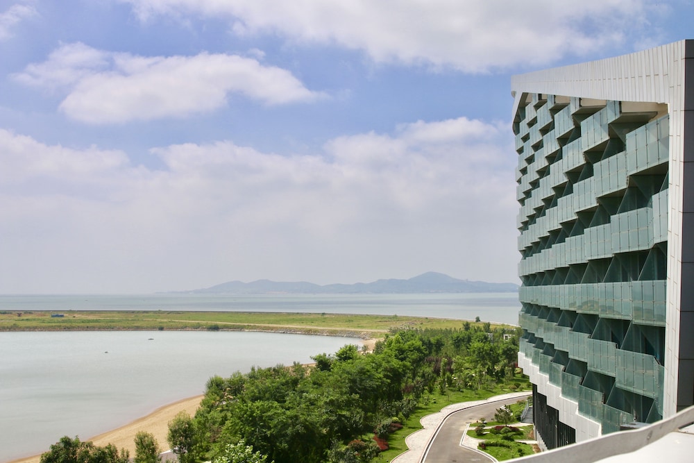 Grand Mercure Qingdao Qinglong 1/28