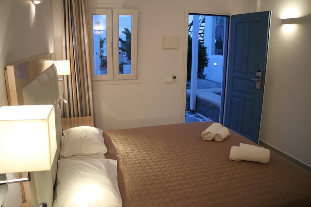PETINAROS HOTEL 38/69