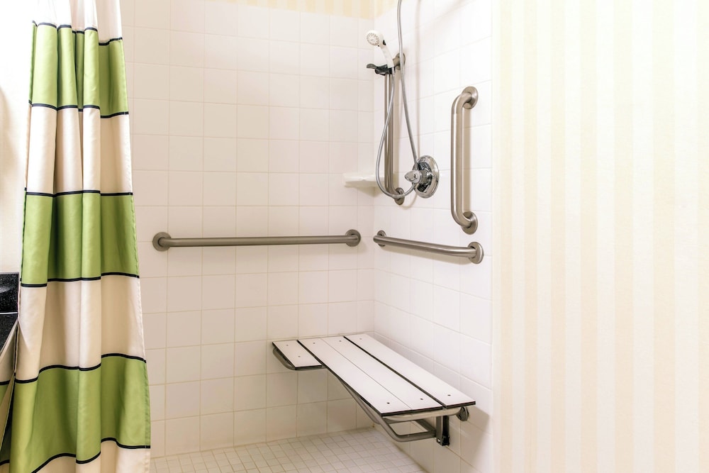 غرفة بسرير كينج لذوي الإعاقة، Fairfield Inn Suites By Marriott Canton 7/7
