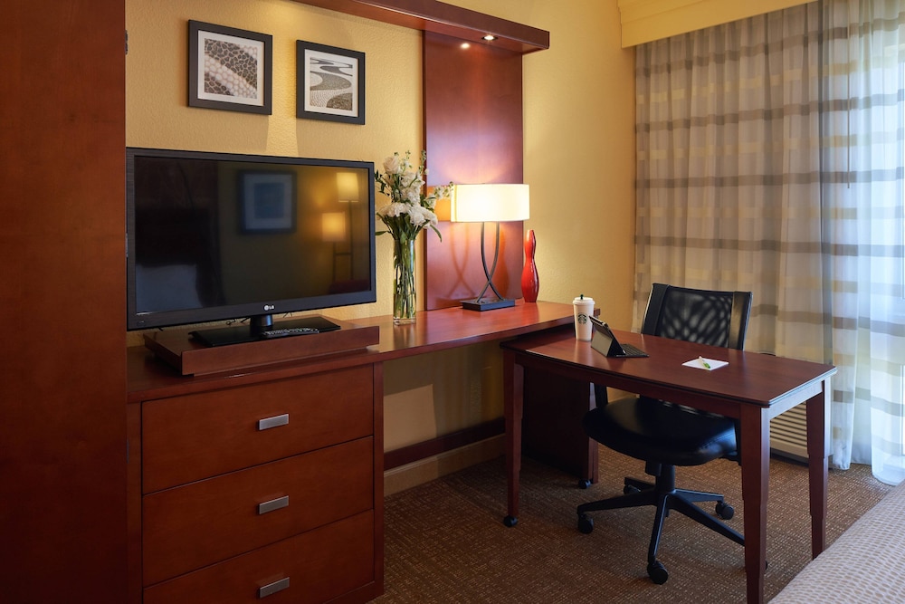 Courtyard by Marriott Evansville East 44/57