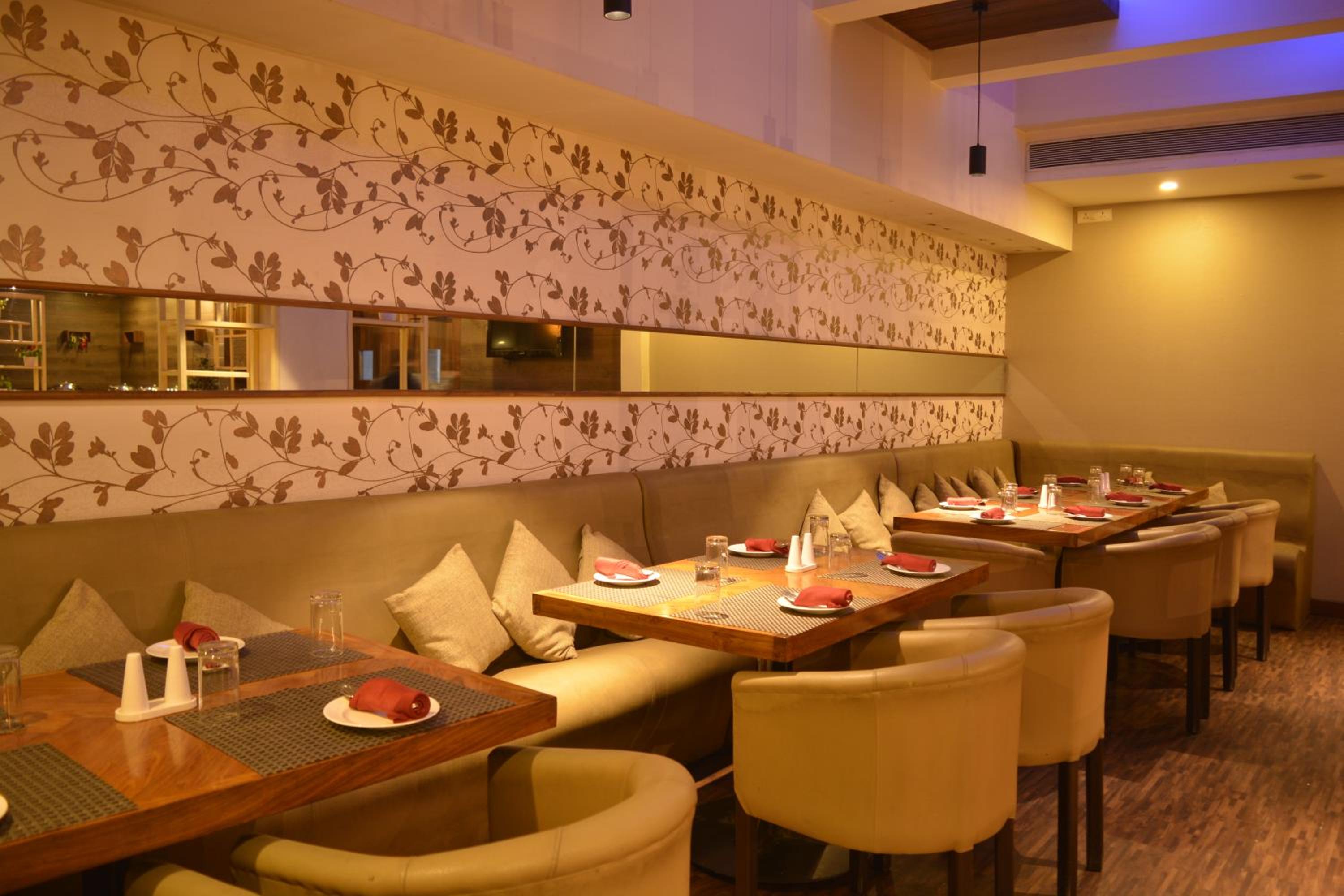 Hotel Utsav Deluxe 17/23
