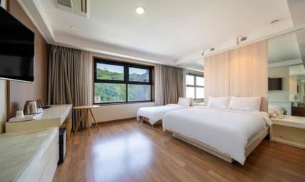 Mountain, Twin Beds, 1 Double and 1 Single Bed