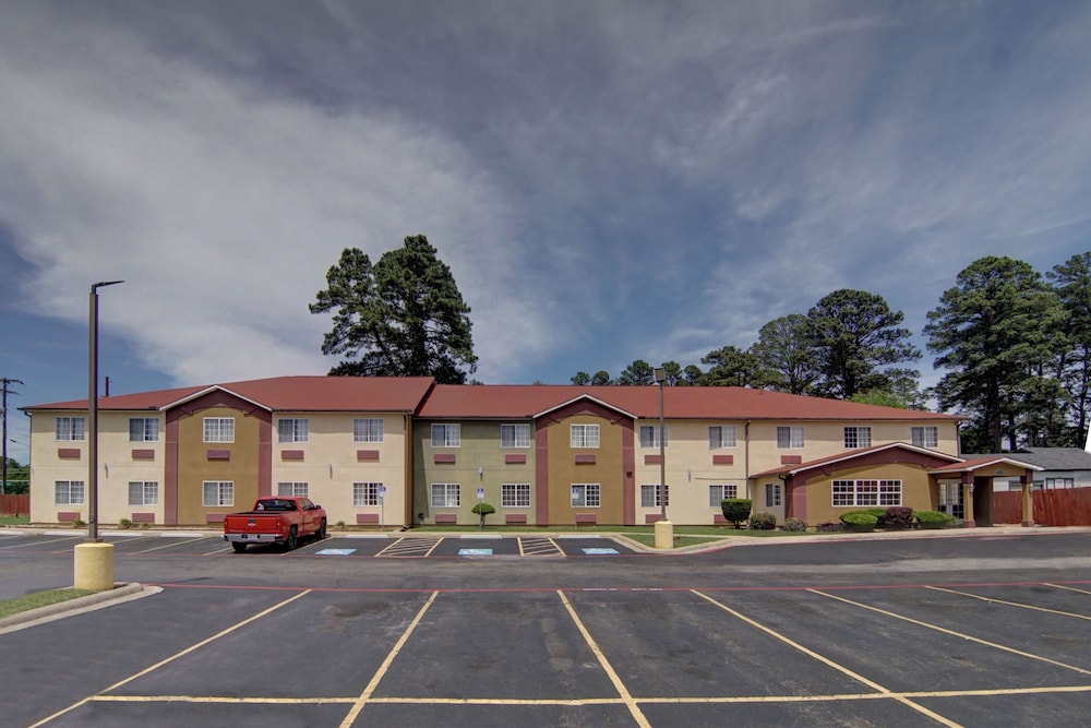 Hometown Inn Suites 47/51