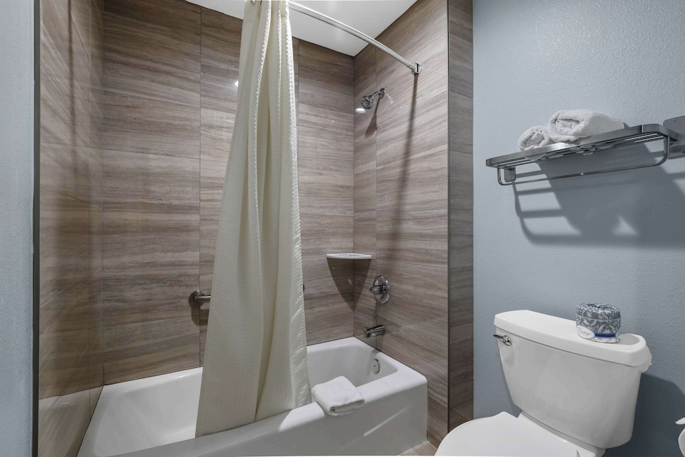 Studio6 Suites Escondido, CA 24/25