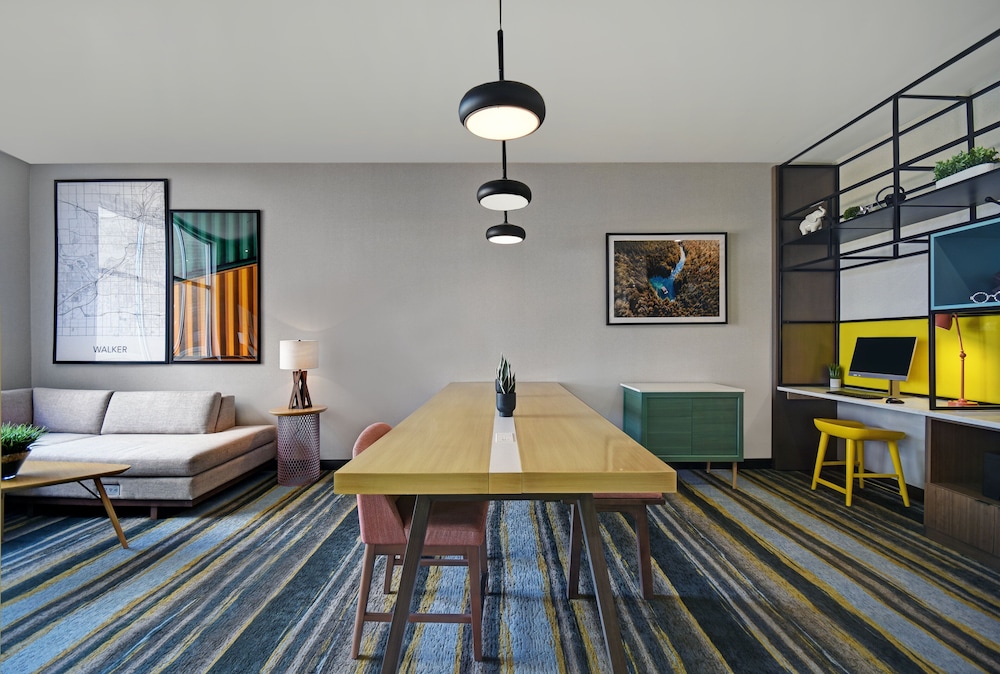 Holiday Inn Grand Rapids North 44/71