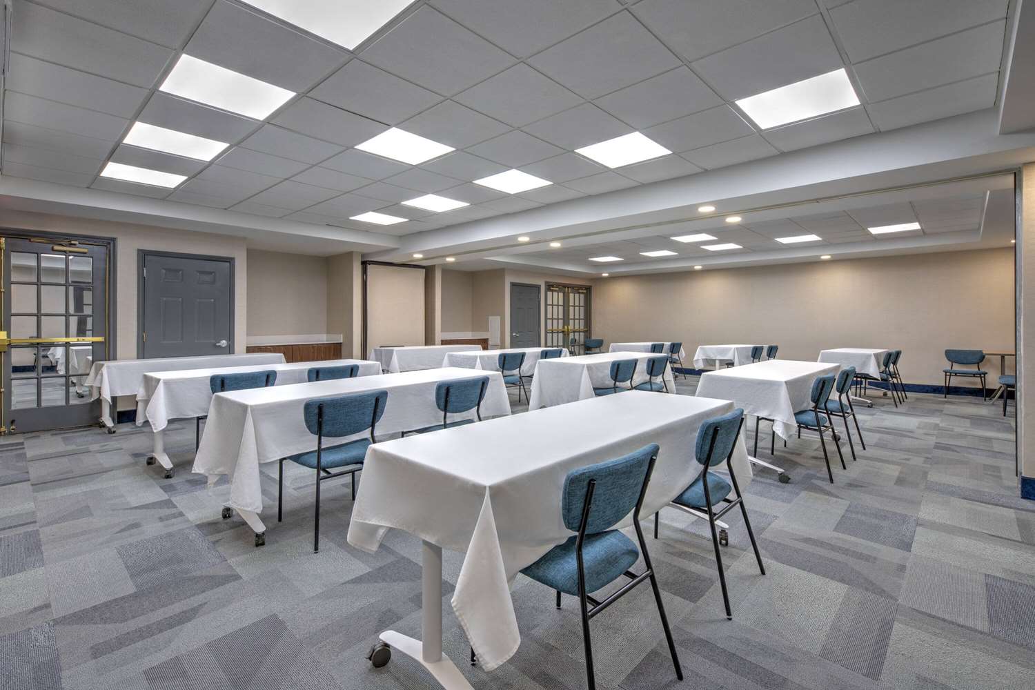 La Quinta Inn & Suites by Wyndham Dallas DFW Airport North 42/55
