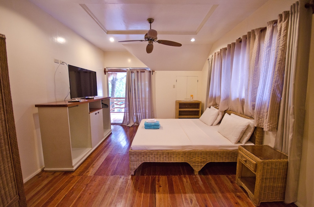 Mikes Dauin Beach Resort 42/70