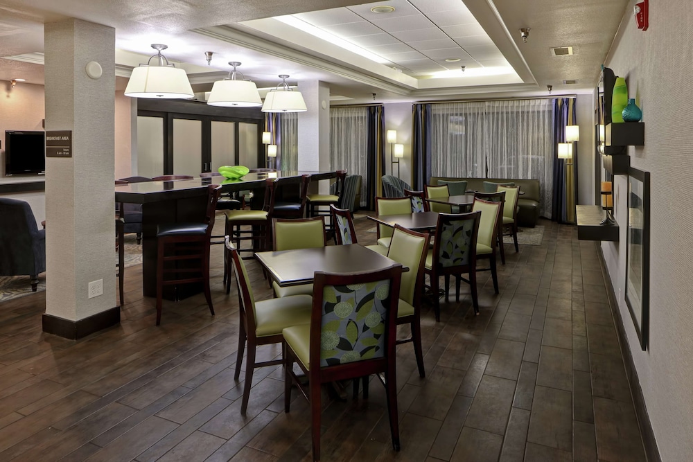 Hampton Inn Atlanta/Woodstock 24/34