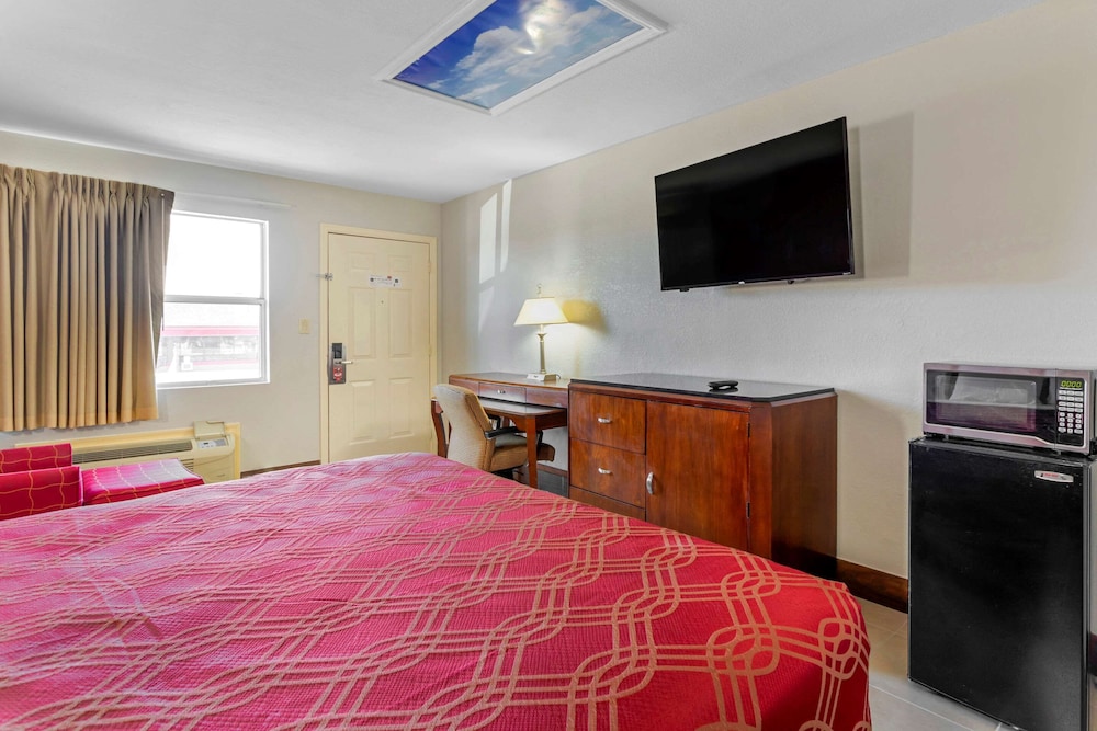 Econo Lodge Athens I-75 12/38