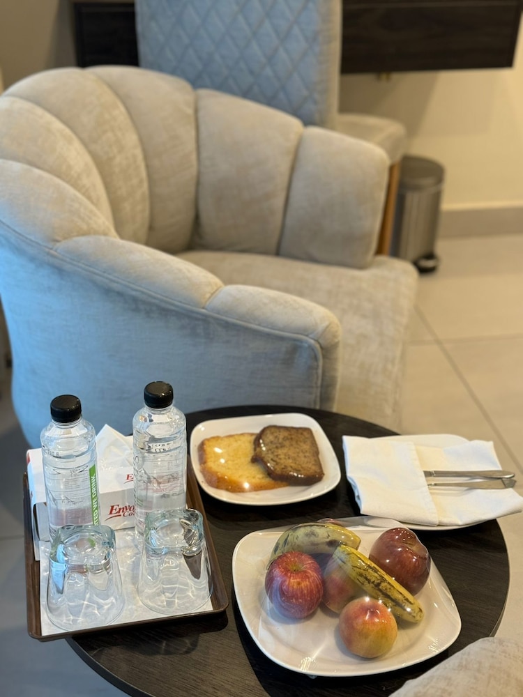 ENVOY CONTINENTAL HOTEL 39/50