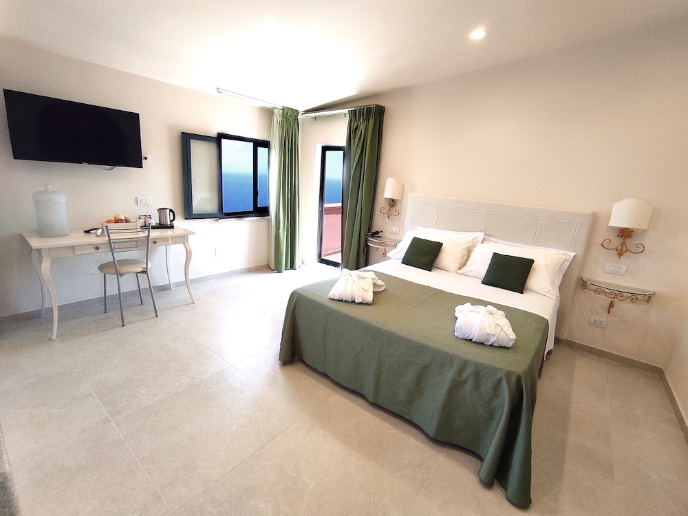 Mansarda, Junior Suite, Studio, Queen Bed, Sea View, Terrace، Hotel La Pensione Svizzera 4/10