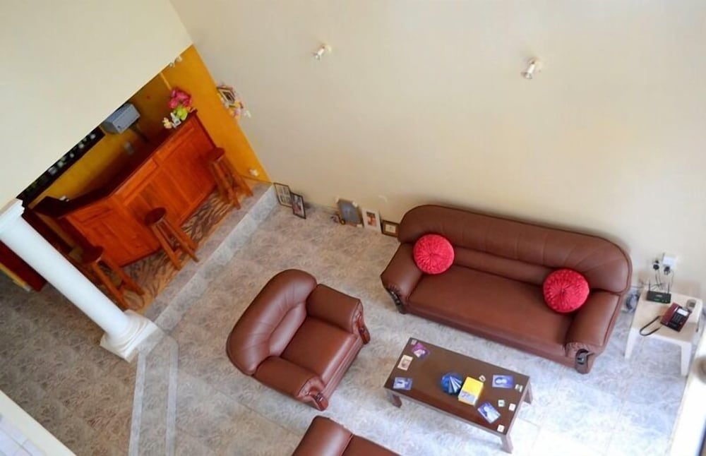 Sugandi Inn 22/40