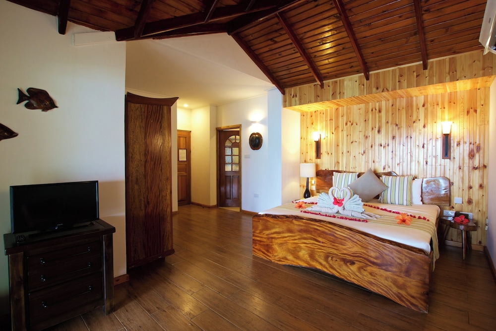 COLIBRI GUEST HOUSE(M) 12/54
