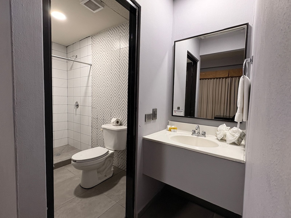 Hotel Plaza Del Arco Express 63/65