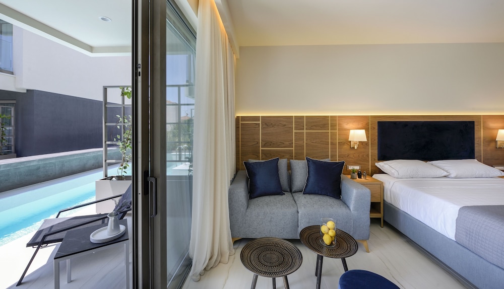 SERENITY, SUITE, POOL ACCESS