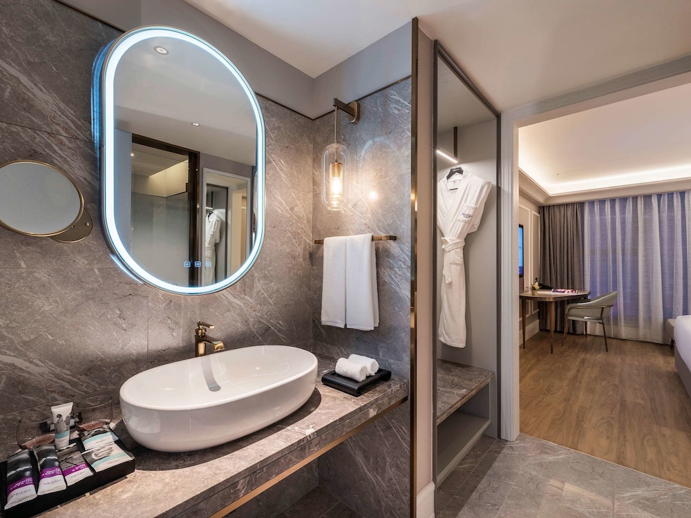 Mercure Chengdu Chunxi 19/65