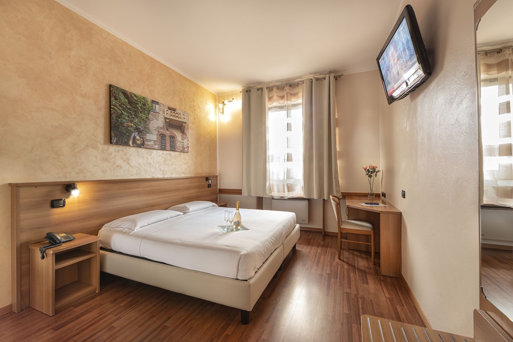 COMFORT, SINGLE, DOUBLE BED, COURTYARD AREA