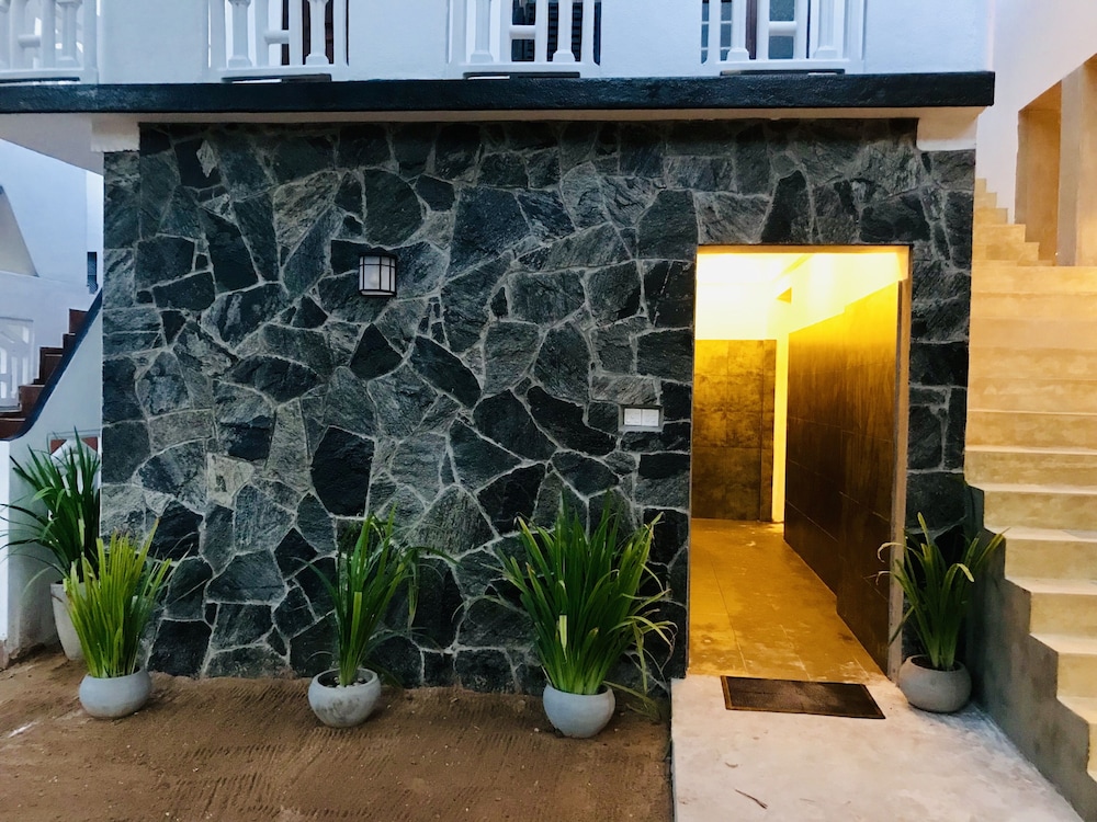 Central Beach Inn 4/50