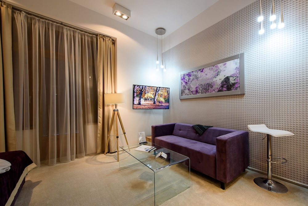Karoly Corner Residences 35/50