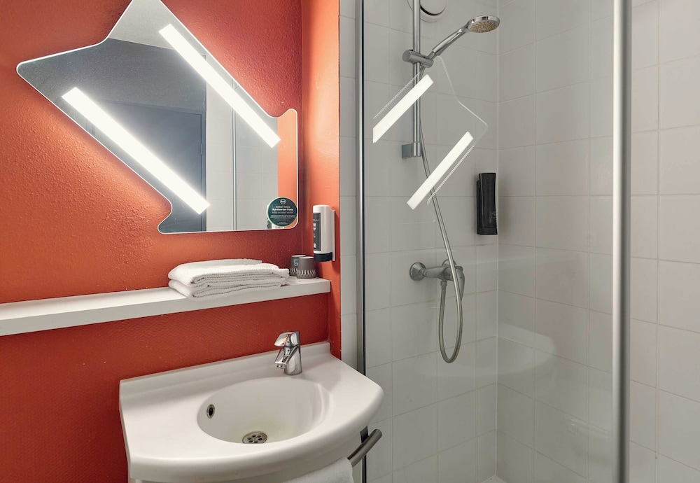 B&B Hotel Paris Vitry-sur-Seine 3 stars 52/55