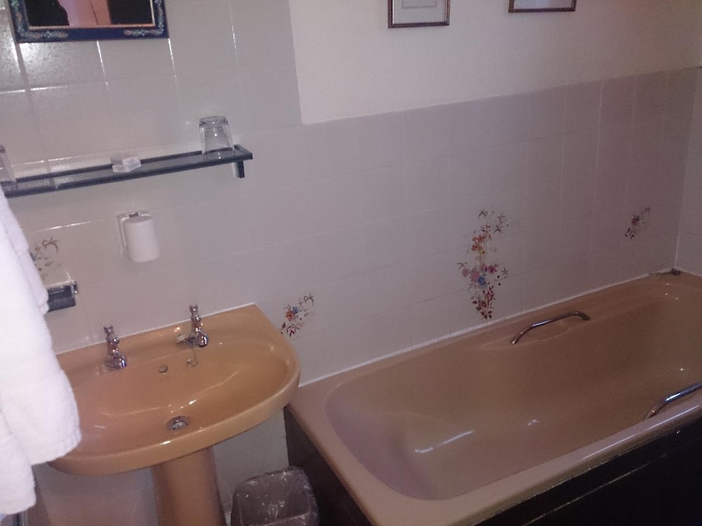 OYO Rose & Crown Hotel 41/42