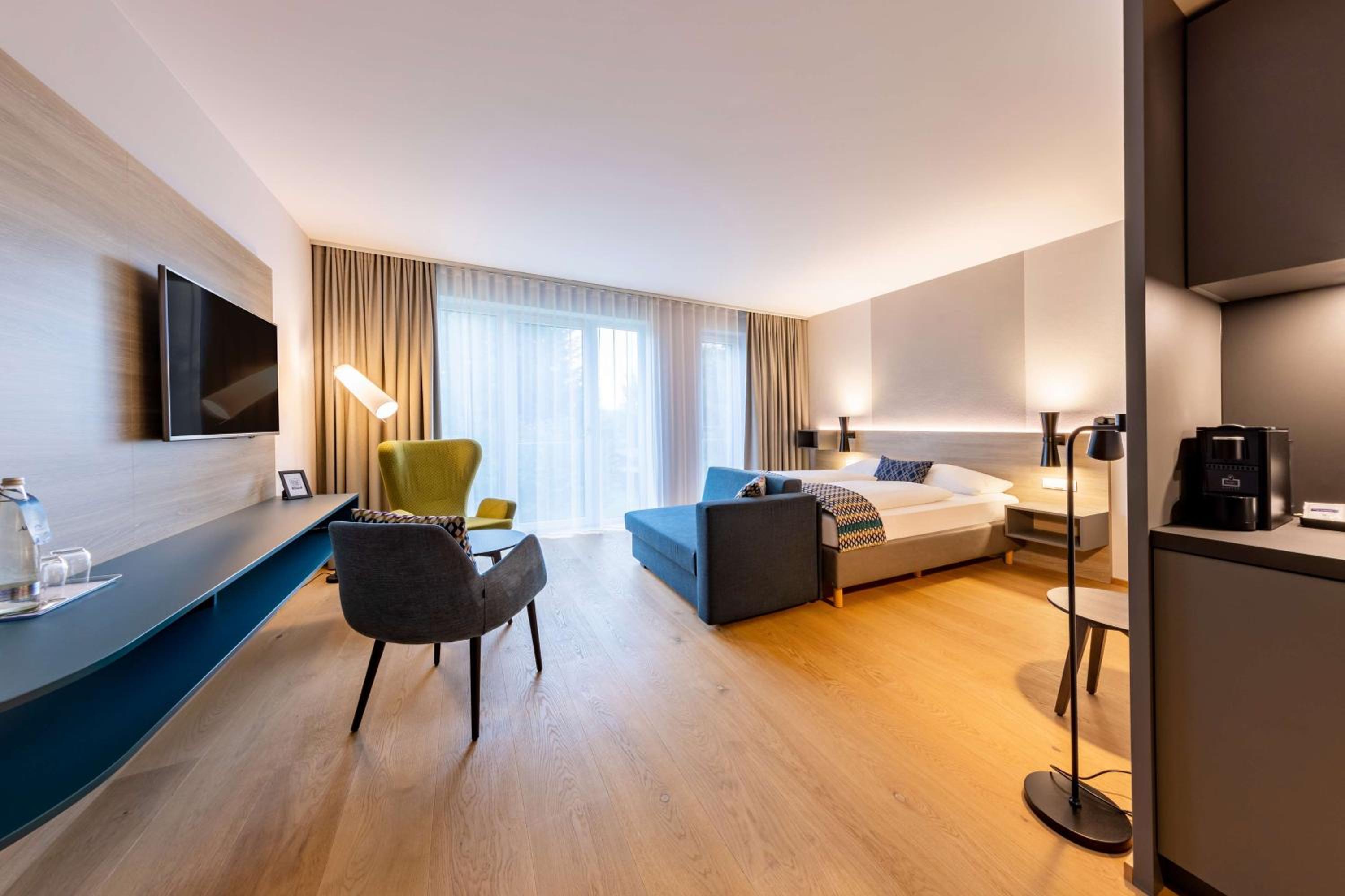 غرفة ديلوكس بسرير كوين مع أريكة، Parkhotel Maximilian Ottobeuren 6/10