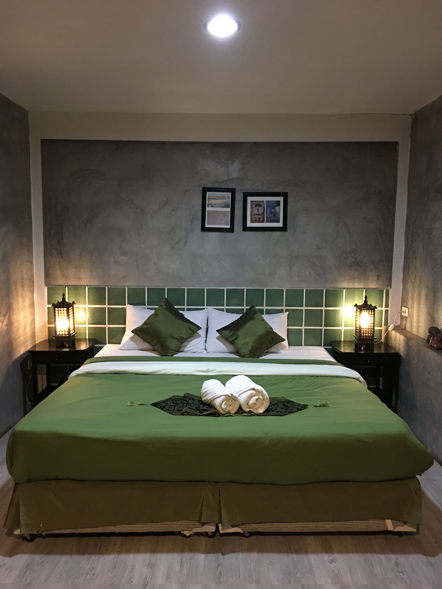 STANDARD, KING BED
