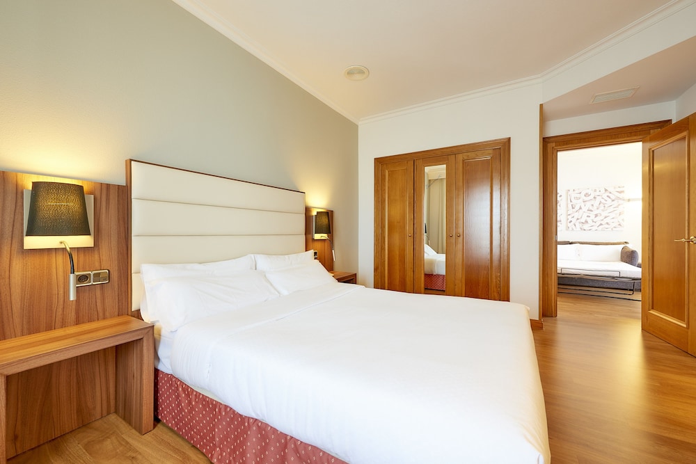 جناح جونيور بسرير كوين مع أريكة، Hotel Vigo Los Galeones Affiliated By Melia 3/10