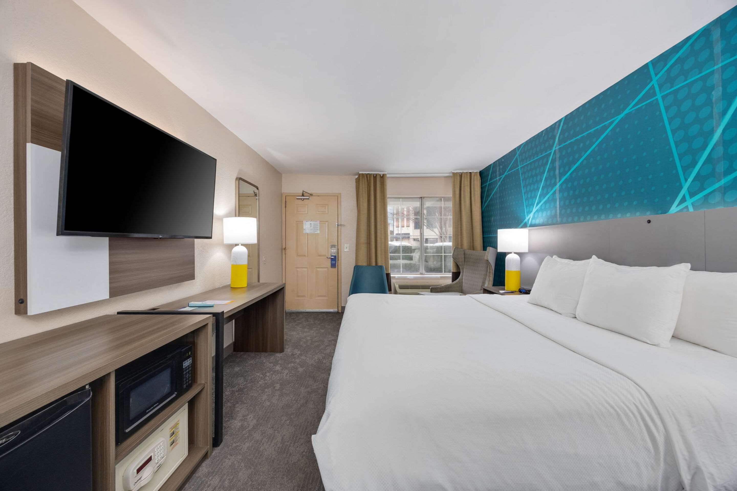 ROOM, KING BED