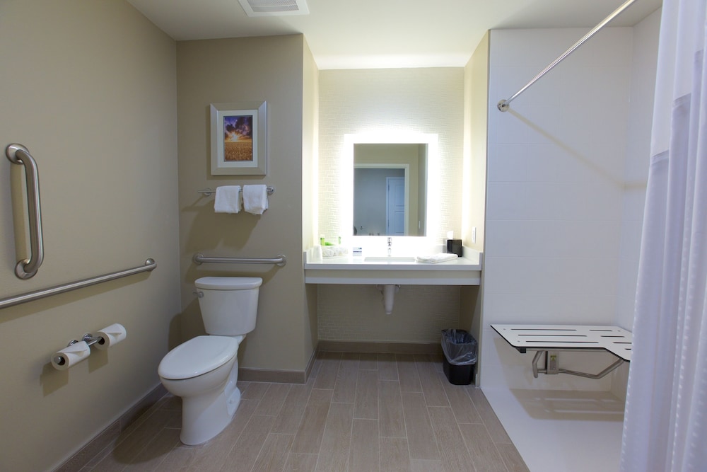 Holiday Inn Express Fargo SW - I-94 Medical Center 22/52