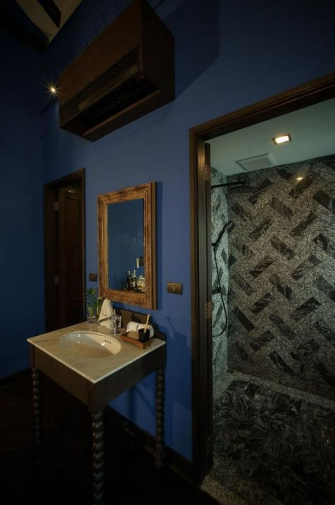 Baan Tuk Din Hotel 49/50