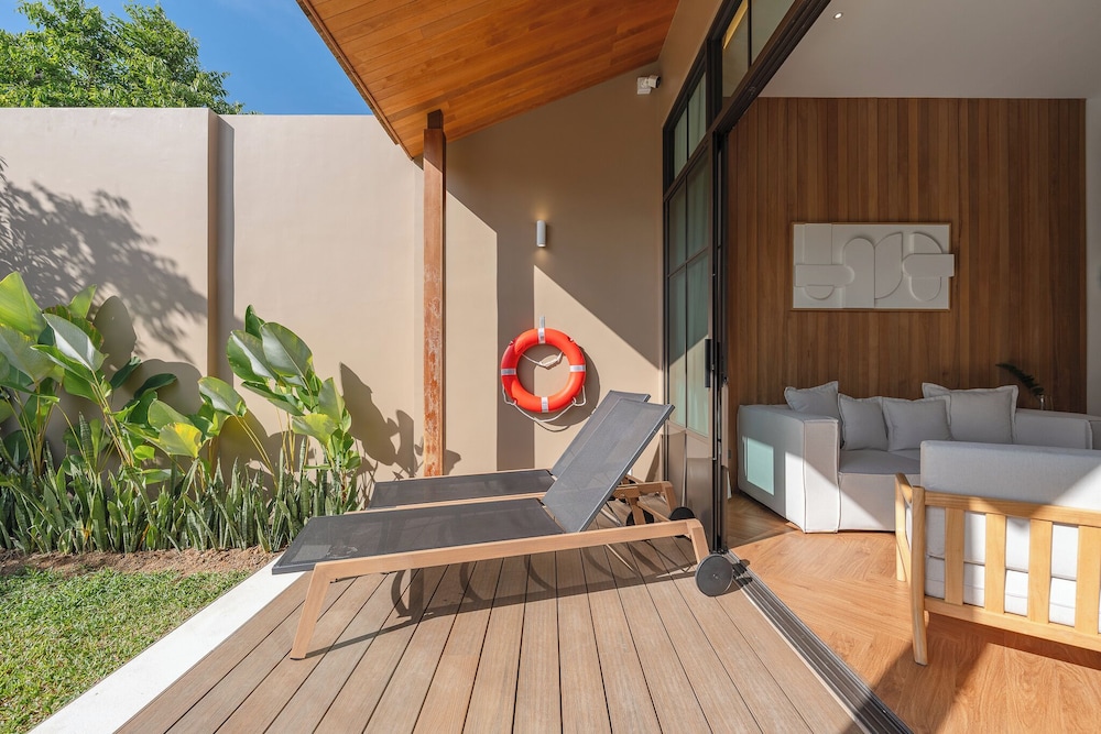 Saturdays Residence By Brown Starling 27/50