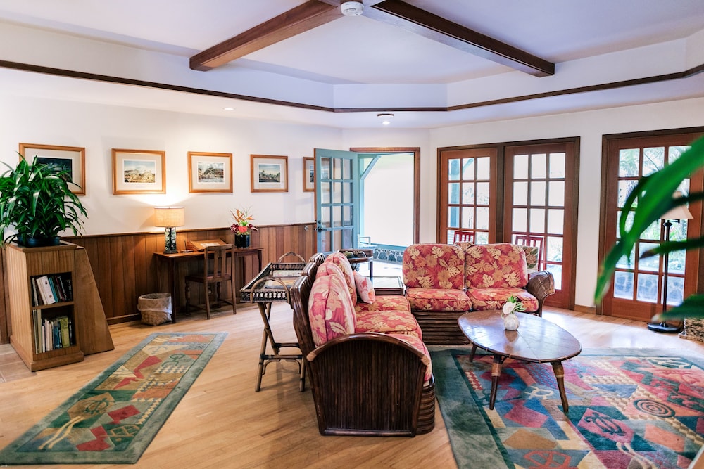 Kilauea Lodge and Restaurant 55/76