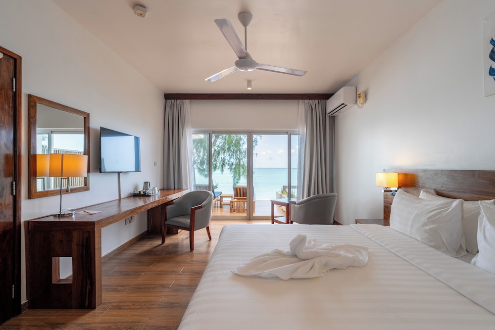 Room, King Bed, Beach Front