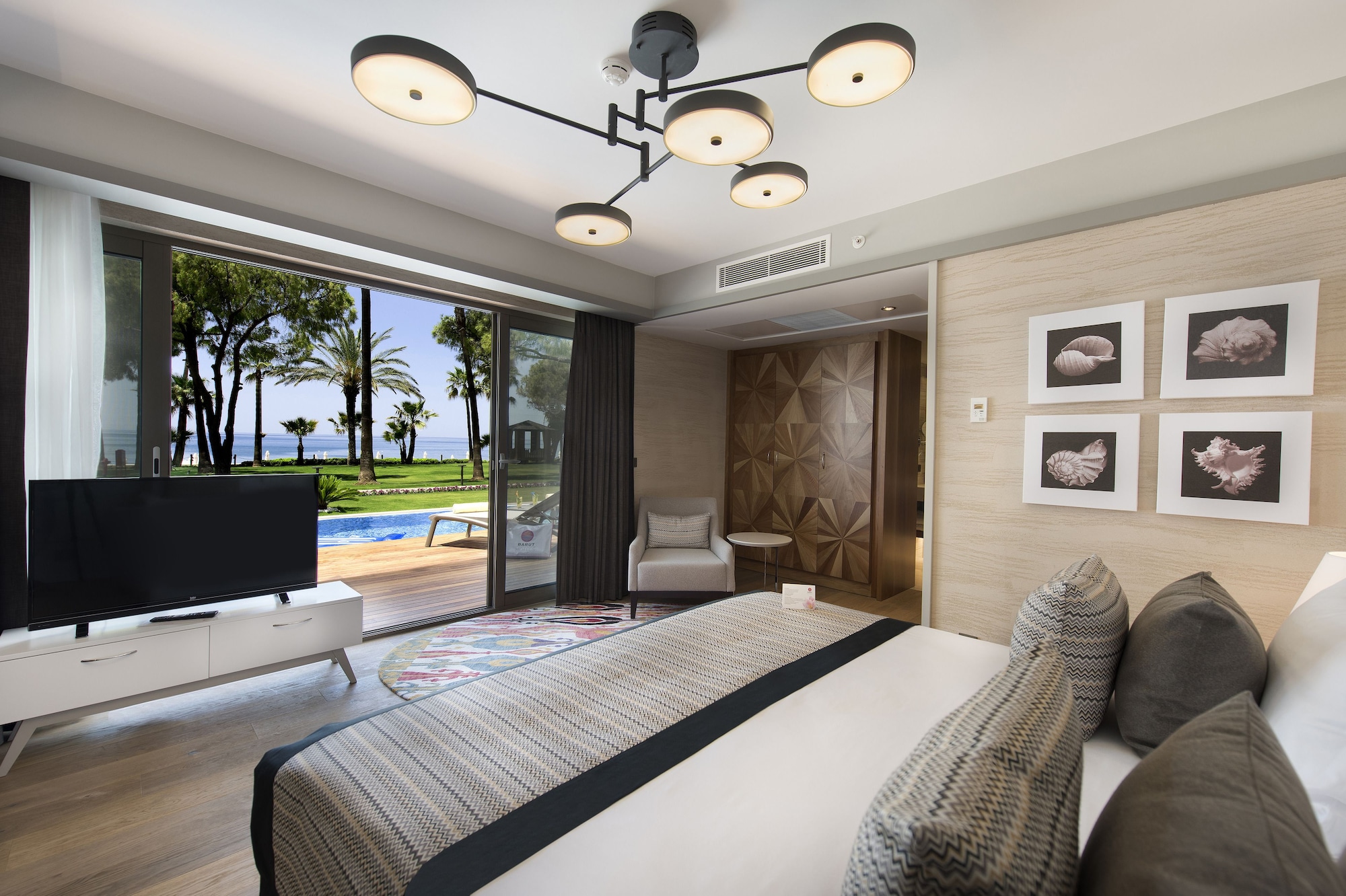 Swim Up, Queen Bed, Sofa