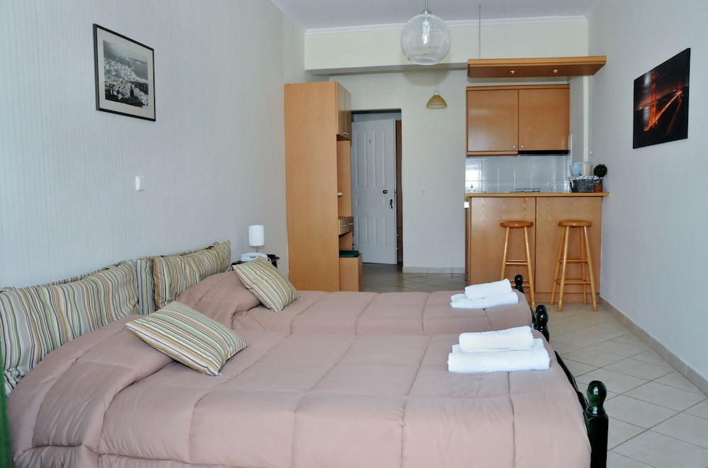 Kastro Hotel 10/25