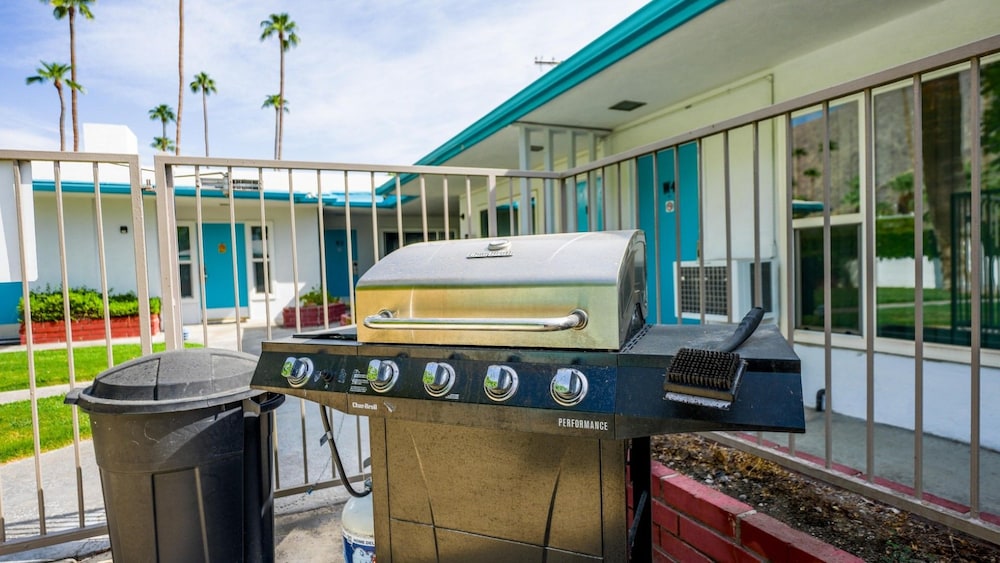 The Villas of Palm Springs 2/50