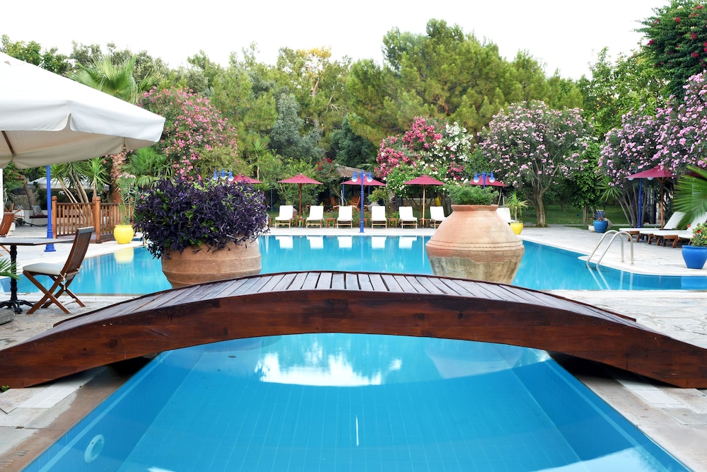 Marphe Hotel Suite and Villas 46/51