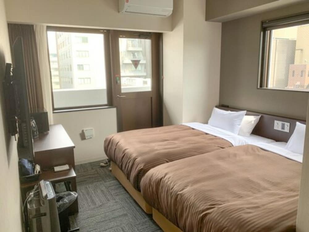 ROOM, TWIN BEDS