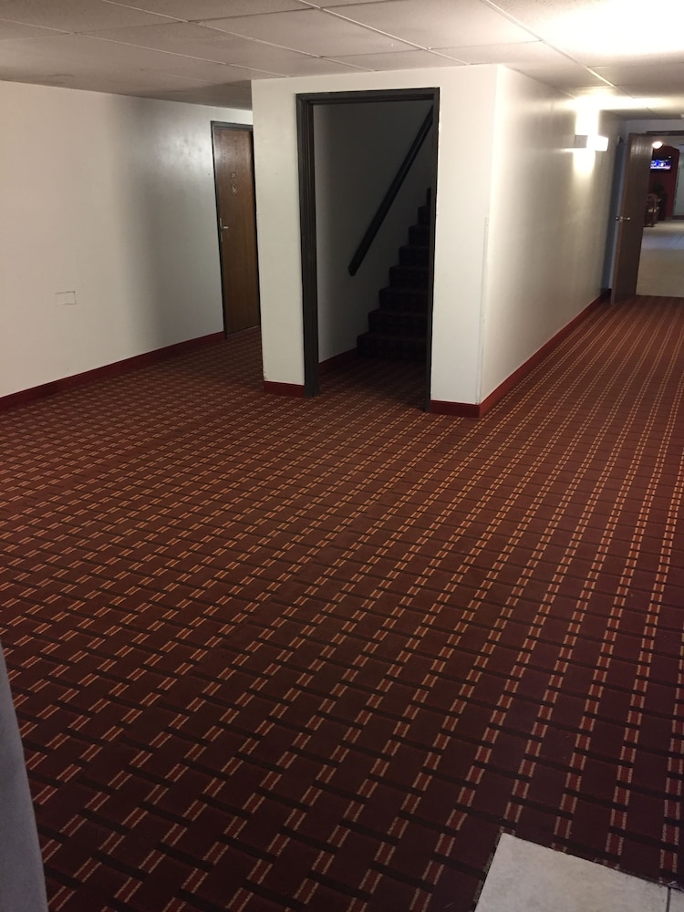 Luxury Inn &amp; Suites 15/26