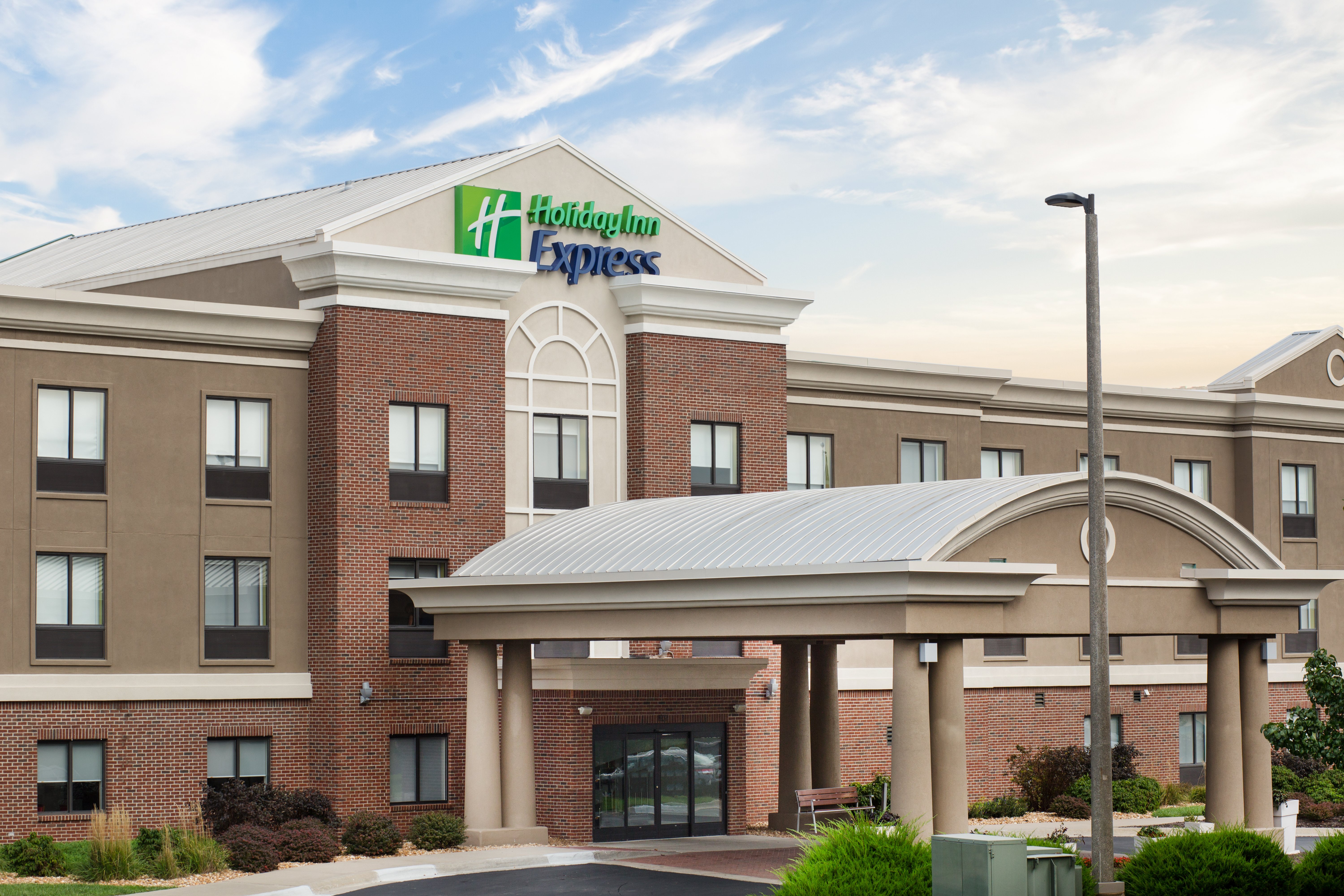 Holiday Inn Express Kansas City - At The Legends 2/60