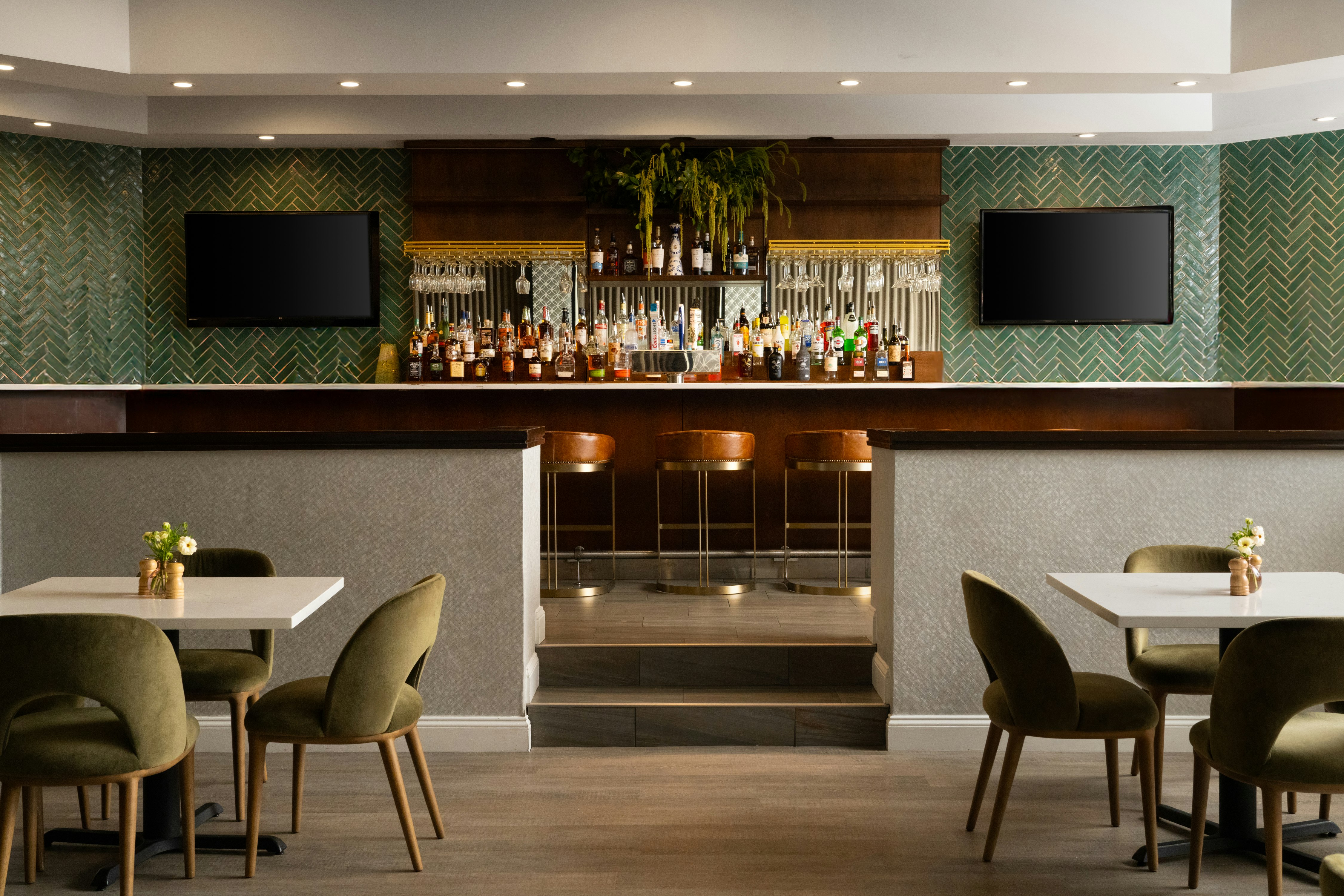 DoubleTree by Hilton Fairfield Hotel & Suites 29/36