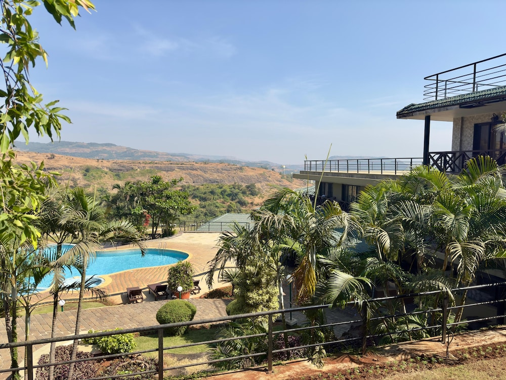 The Upper Deck Resort 44/50