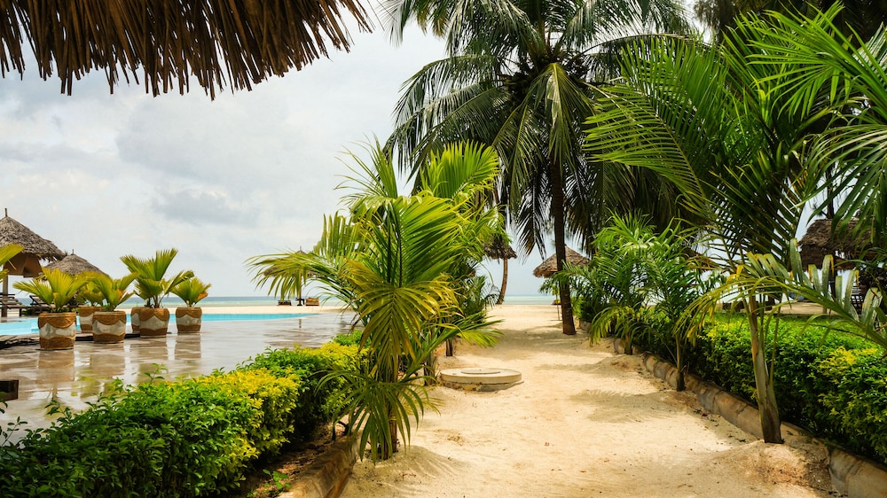 Smiles Beach Hotel 48/57