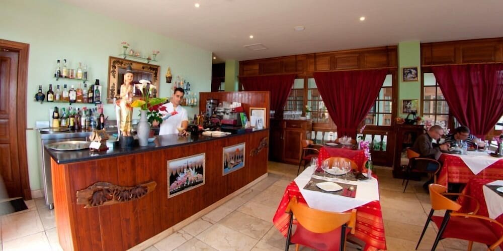 Hotel Las Olas 40/50