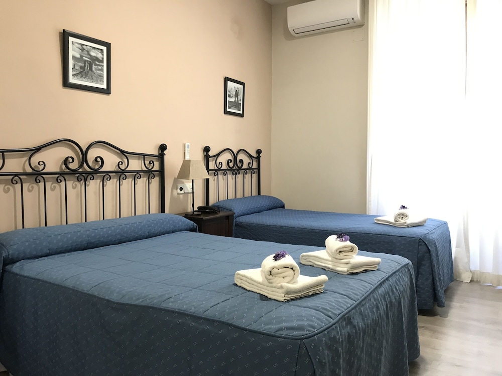 Hostal El Pilar 33/68