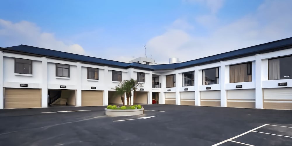 Coco Motel 42/46