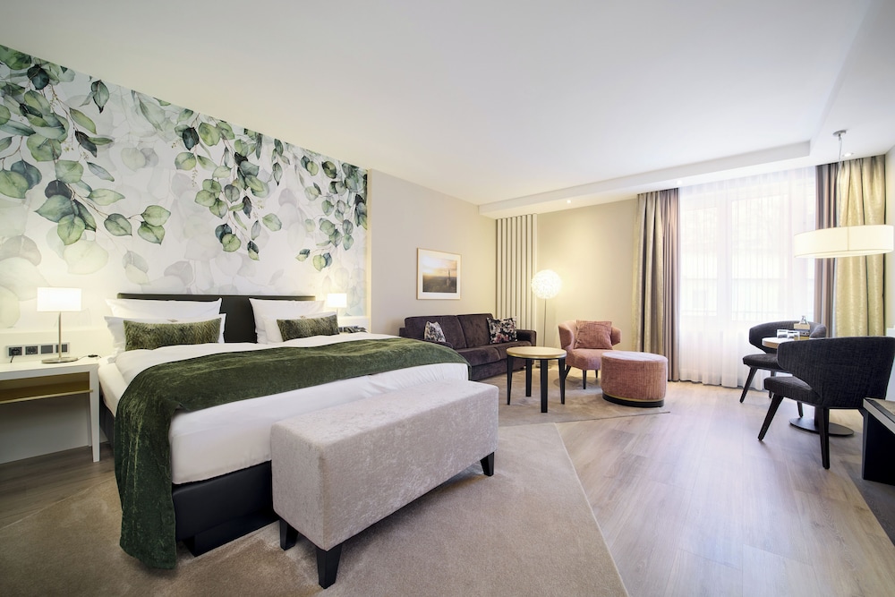 Junior Suite, Convertible Double Bed, Park View, Balcony